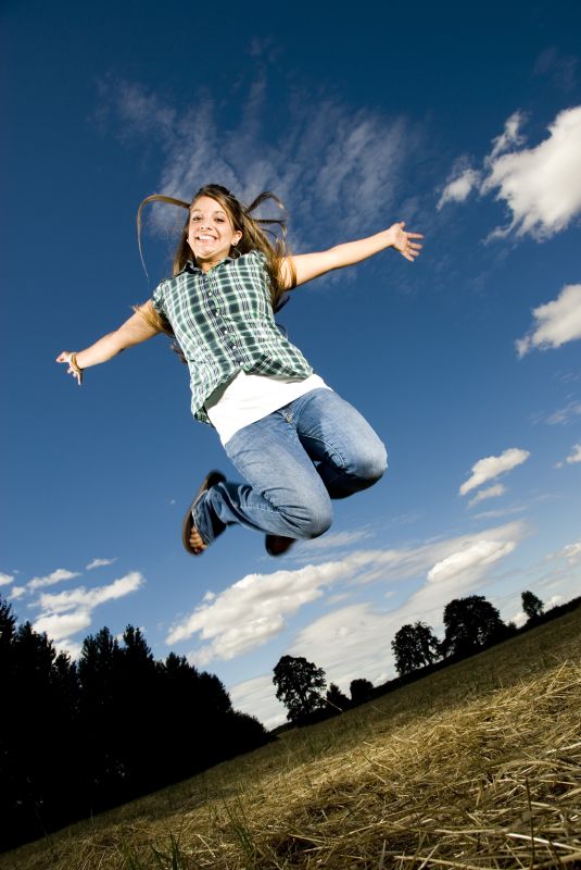 Happy track. Jump in. Фото подпрыгивающих туристов. Sola jumping.